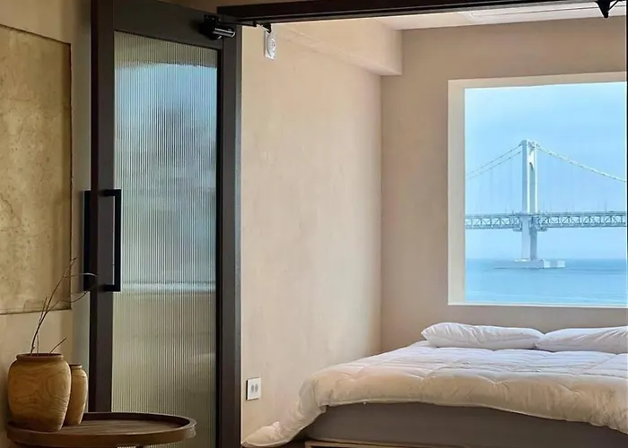 Gwangan Bridge View Beachfront 3br 1min To Beach, Goznuk Apartamento