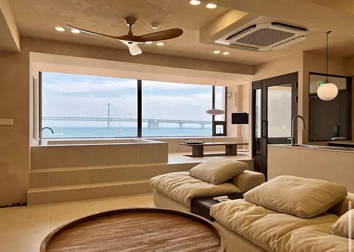 Gwangan Bridge View Beachfront 3br 1min To Beach, Goznuk *